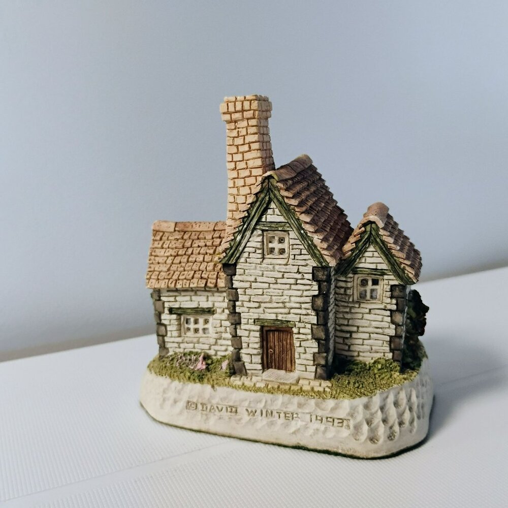 David Winter Cottage, The Post Office, English Village 1993 Collectible Figurine - Picture 5 of 7
